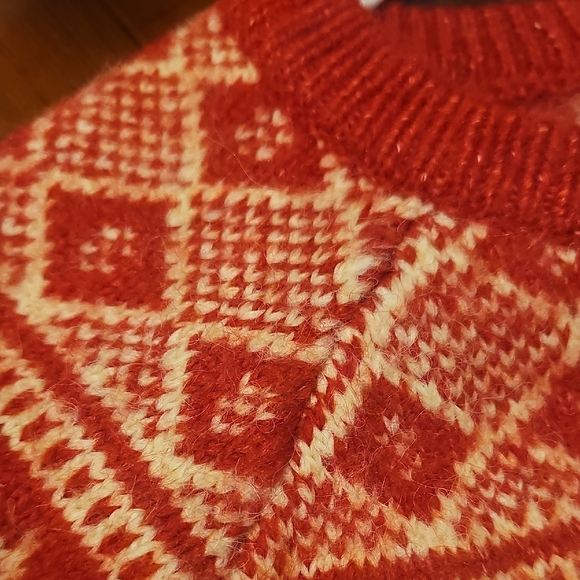 Scandinavian Style Red and Cream Knit Sweater - Picture 8 of 10